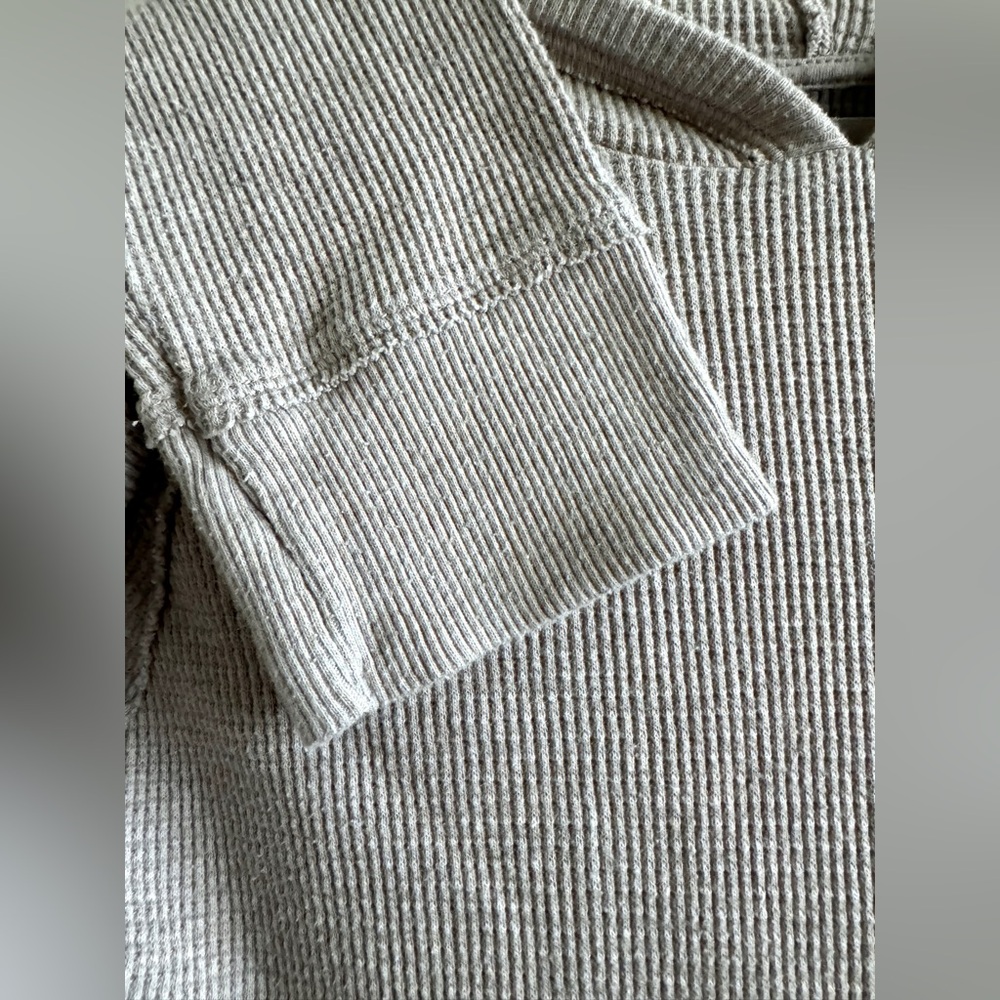 ARITZIA TNA Nevado Waffle Hooded Thermal Sweater, Ashen Grey, Medium - Picture 5 of 7
